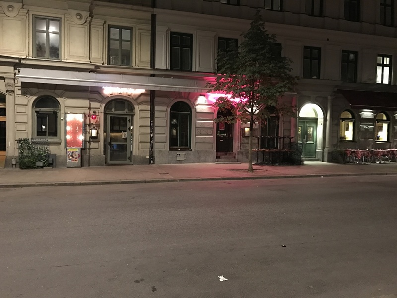 iPhone 7 thử sức chụp đêm với Lumia 950