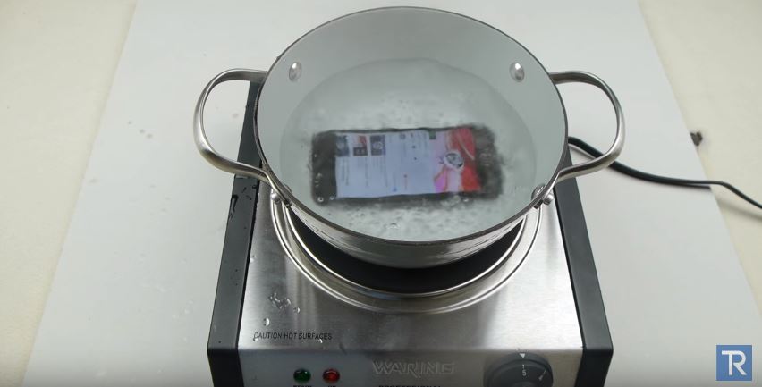 Ngâm nước, ngâm rượu chán rồi giờ chúng ta đun sôi iPhone 7