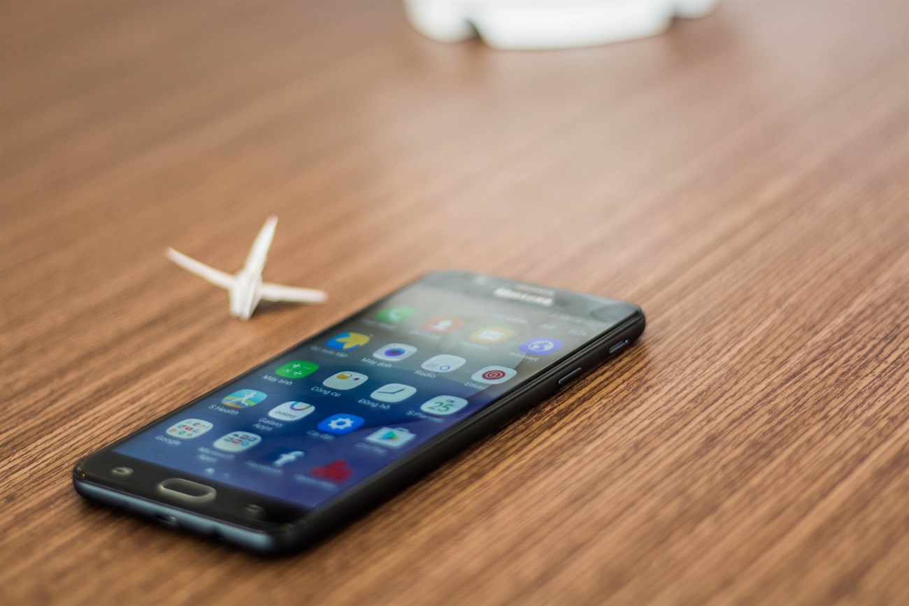 iPhone 5s và Samsung J7 Prime: Kì phùng địch thủ tầm trung iPhone 5s và Samsung J7 Prime: Kì phùng địch thủ tầm trung