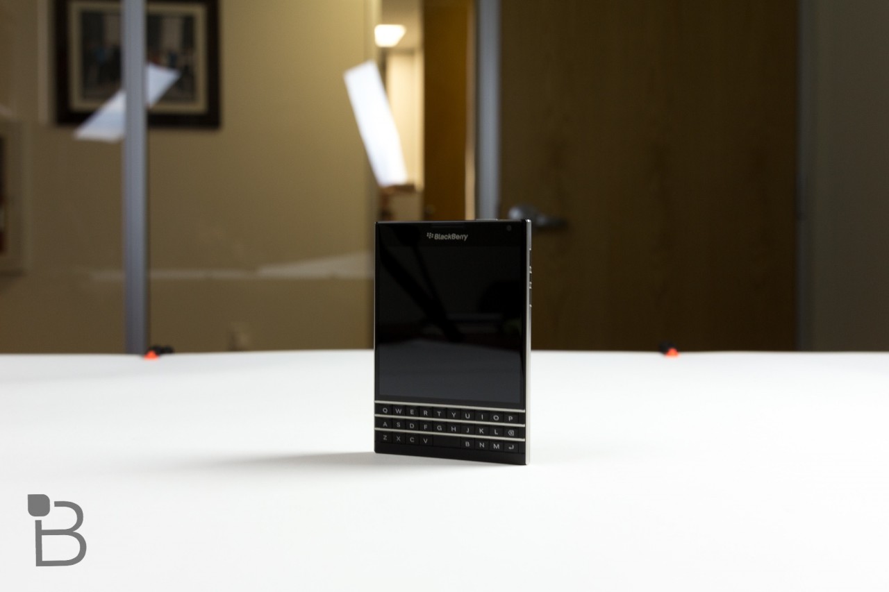 Cận cảnh siêu phẩm 5 triệu đồng BlackBerry Passport