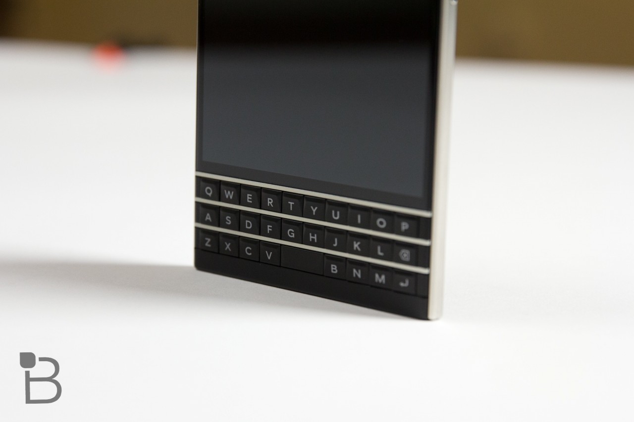 Cận cảnh siêu phẩm 5 triệu đồng BlackBerry Passport