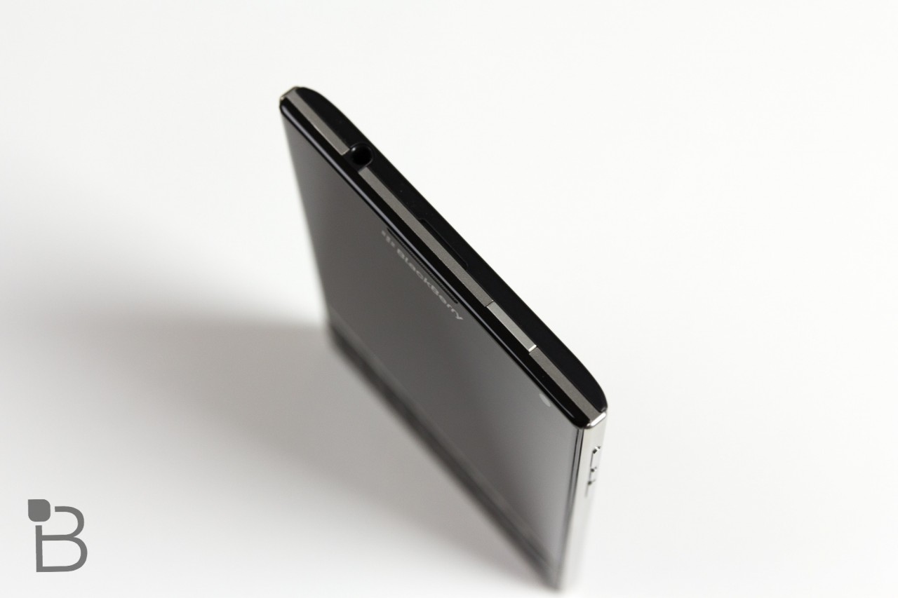 Cận cảnh siêu phẩm 5 triệu đồng BlackBerry Passport