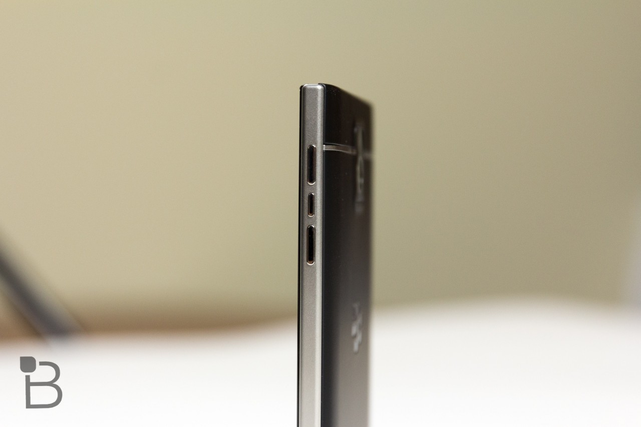 Cận cảnh siêu phẩm 5 triệu đồng BlackBerry Passport