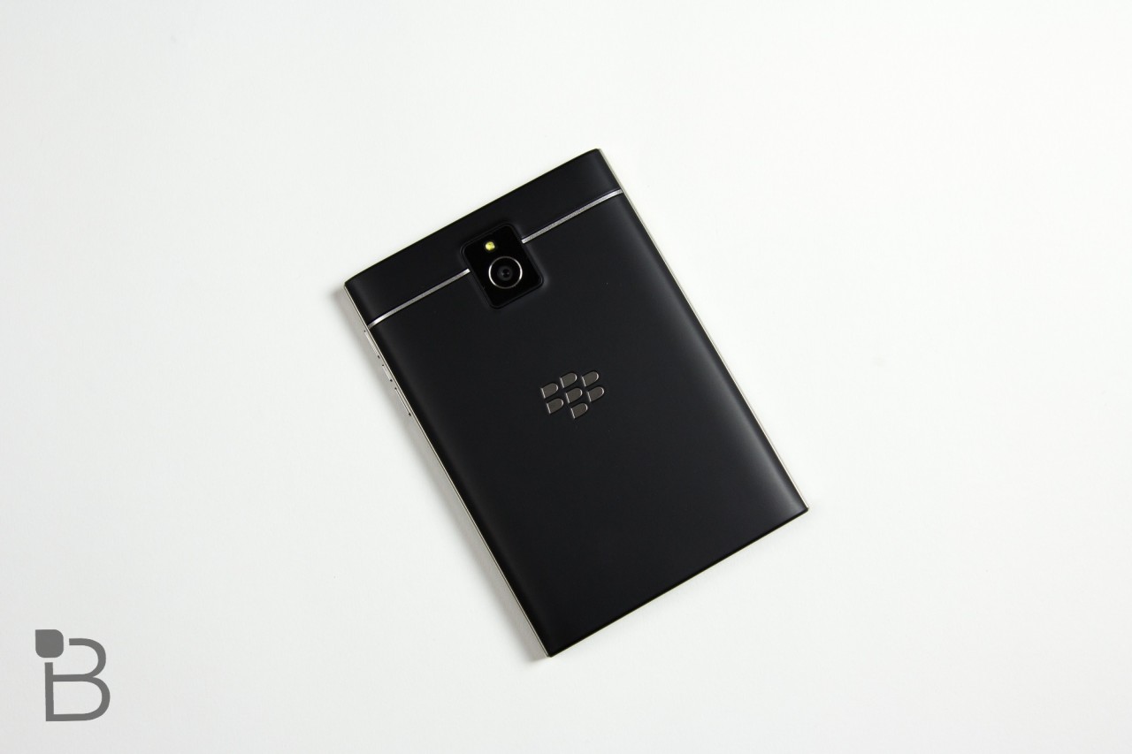 Cận cảnh siêu phẩm 5 triệu đồng BlackBerry Passport