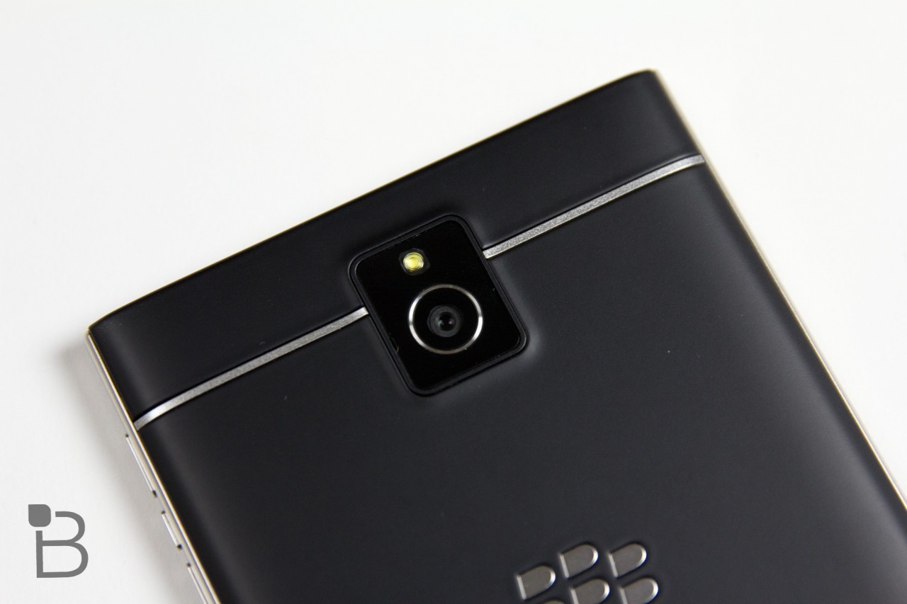Cận cảnh siêu phẩm 5 triệu đồng BlackBerry Passport