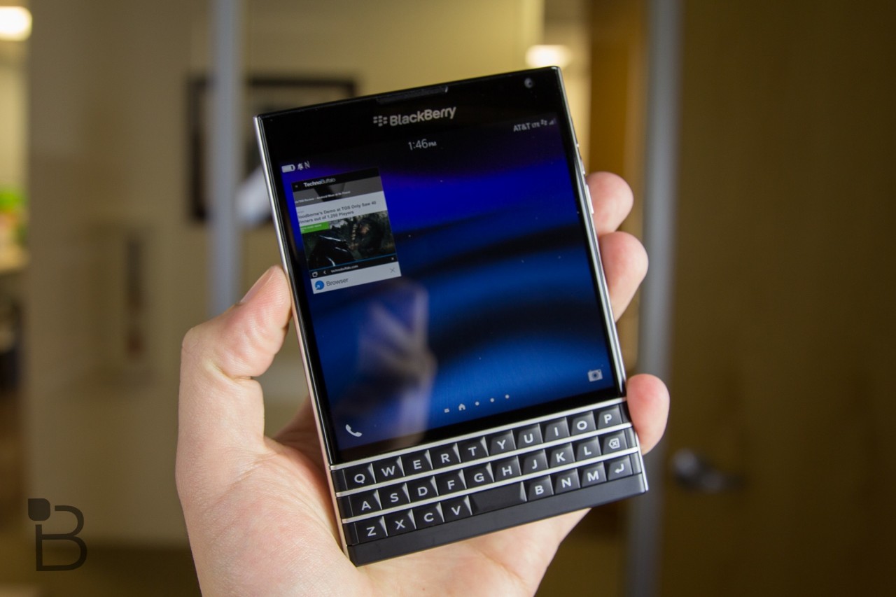 Cận cảnh siêu phẩm 5 triệu đồng BlackBerry Passport