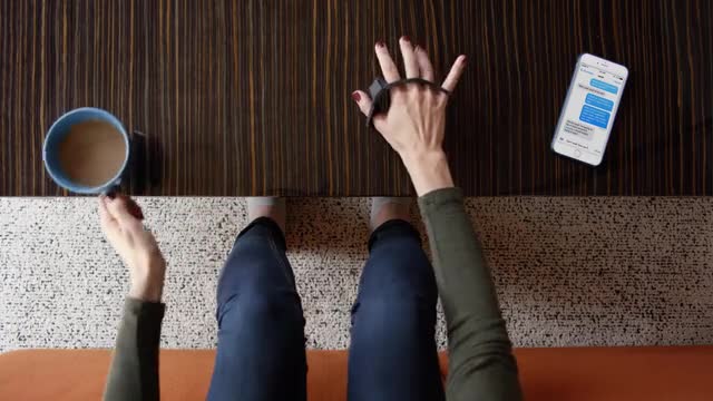 ​Thiết bị đeo giúp biến đồ vật thành bàn phím