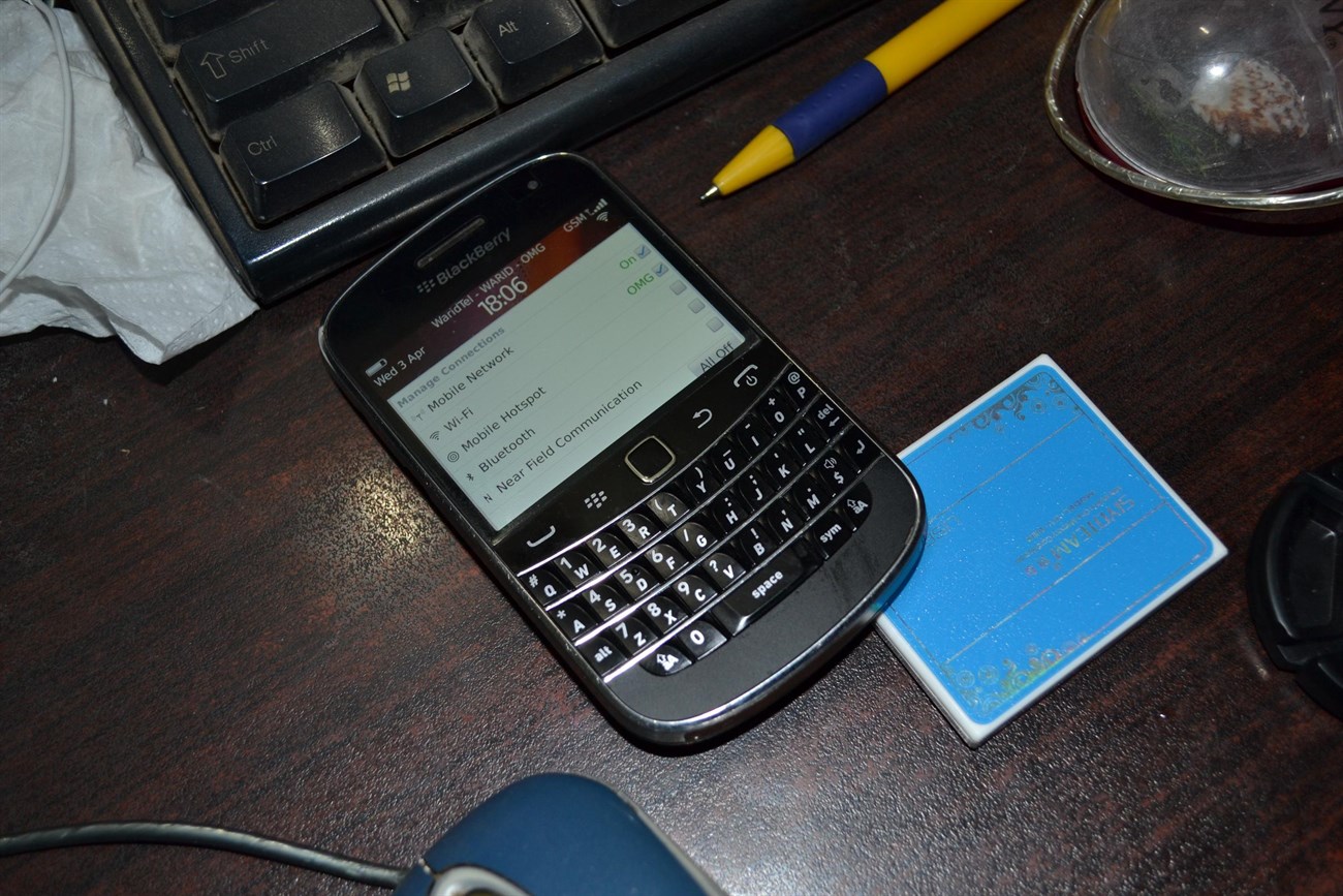 BlackBerry Bold 9900 có màn hình cảm ứng điện dung rộng 2.8 inch (640 x 480 pixel, 286 ppi)