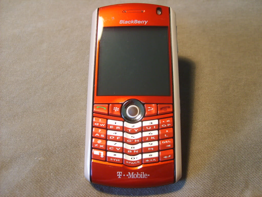 BlackBerry Pearl 8100 được tung ra thị trường vào năm 2006