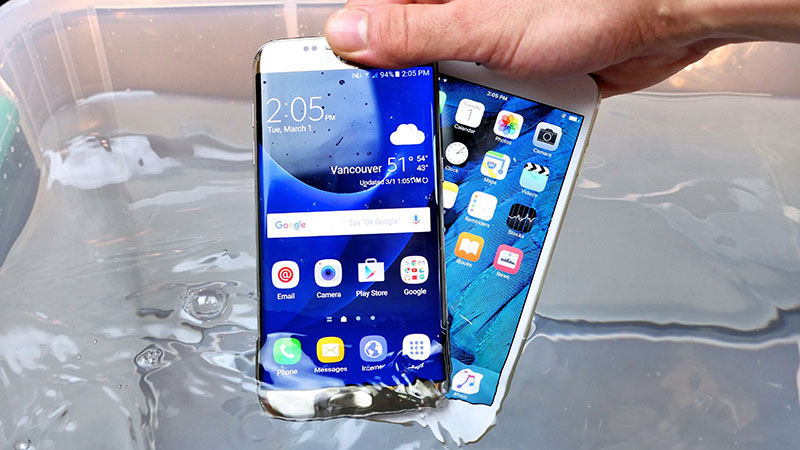 Galaxy S7 và iPhone 7 Galaxy S7 và iPhone 7