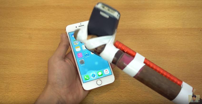 Nokia 3310 đại chiến iPhone 7 và cái kết thật bất ngờ Nokia 3310 đại chiến iPhone 7 và cái kết thật bất ngờ