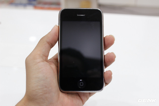 Cận cảnh iPhone 3GS Jet Black giá 2 triệu tại Việt Nam