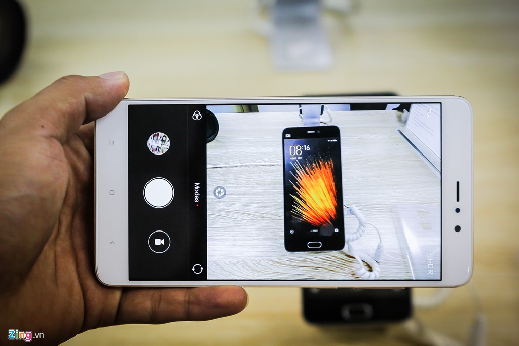 Xiaomi Mi 5s Plus RAM 6GB, chip Snapdragon 821 đầu tiên về VN, giá hơn 10 triệu Xiaomi Mi 5s Plus RAM 6GB, chip Snapdragon 821 đầu tiên về VN, giá hơn 10 triệu
