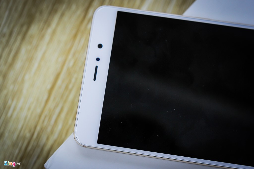 Xiaomi Mi 5s Plus RAM 6GB, chip Snapdragon 821 đầu tiên về VN, giá hơn 10 triệu Xiaomi Mi 5s Plus RAM 6GB, chip Snapdragon 821 đầu tiên về VN, giá hơn 10 triệu