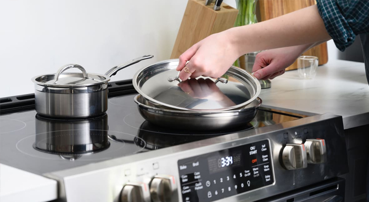 Bếp từ vẫn chạy nhưng không nóng - Nguyên nhân và cách khắc phục > Đặt nồi chảo đúng vị trí trên bếp