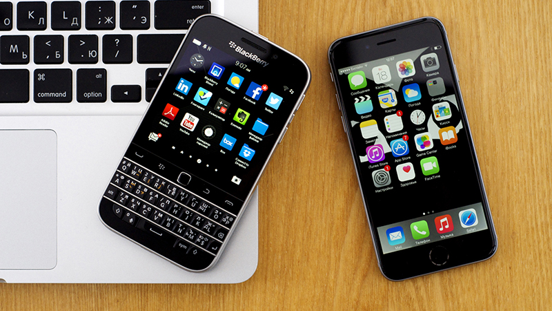 blackberry-classic-vs-iphone blackberry-classic-vs-iphone