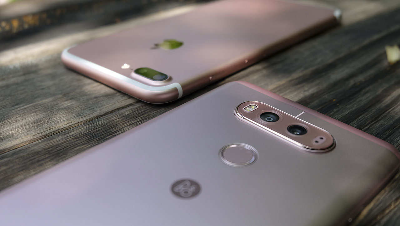 so sanh lg v20 va iphone 7 plus