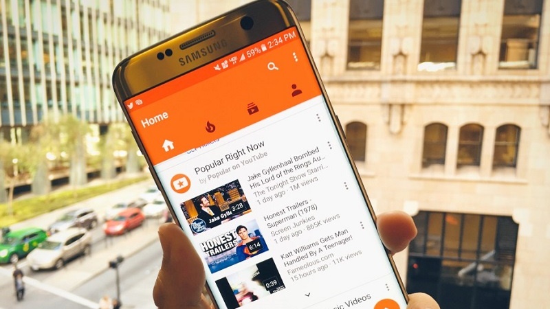 Ảnh nền Xem video Youtube ở màn hình chính cực kì đơn giản