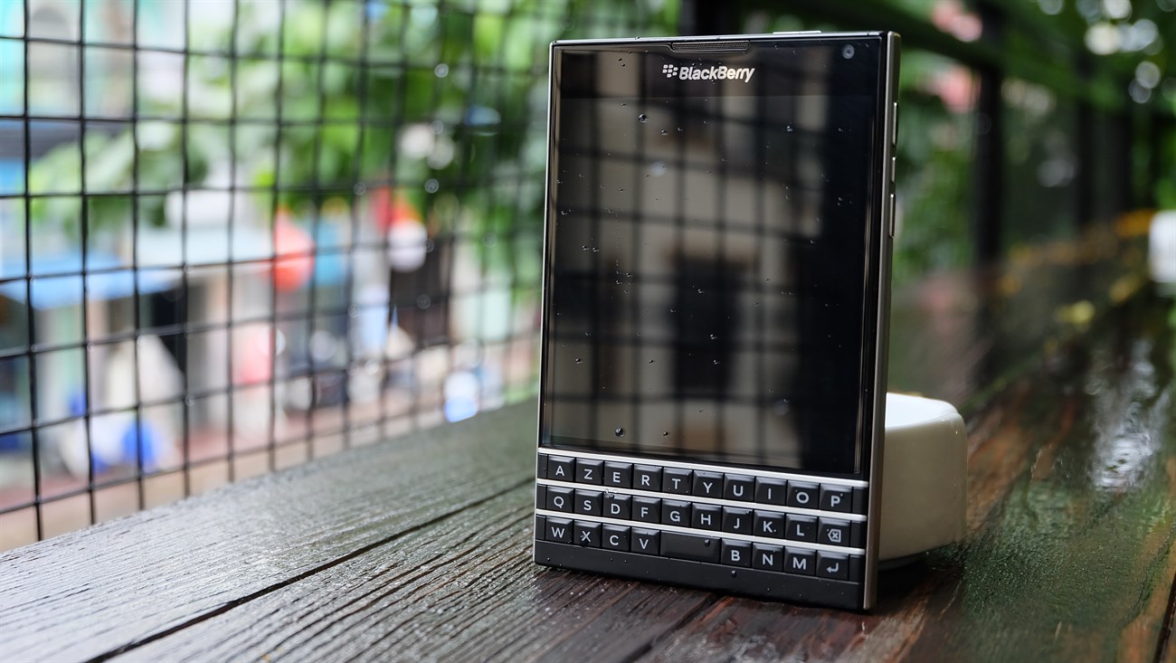 Trên tay nhanh hàng hot Blackberry Passport