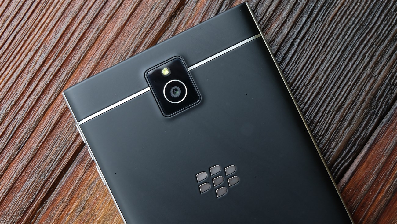 Trên tay nhanh hàng hot Blackberry Passport