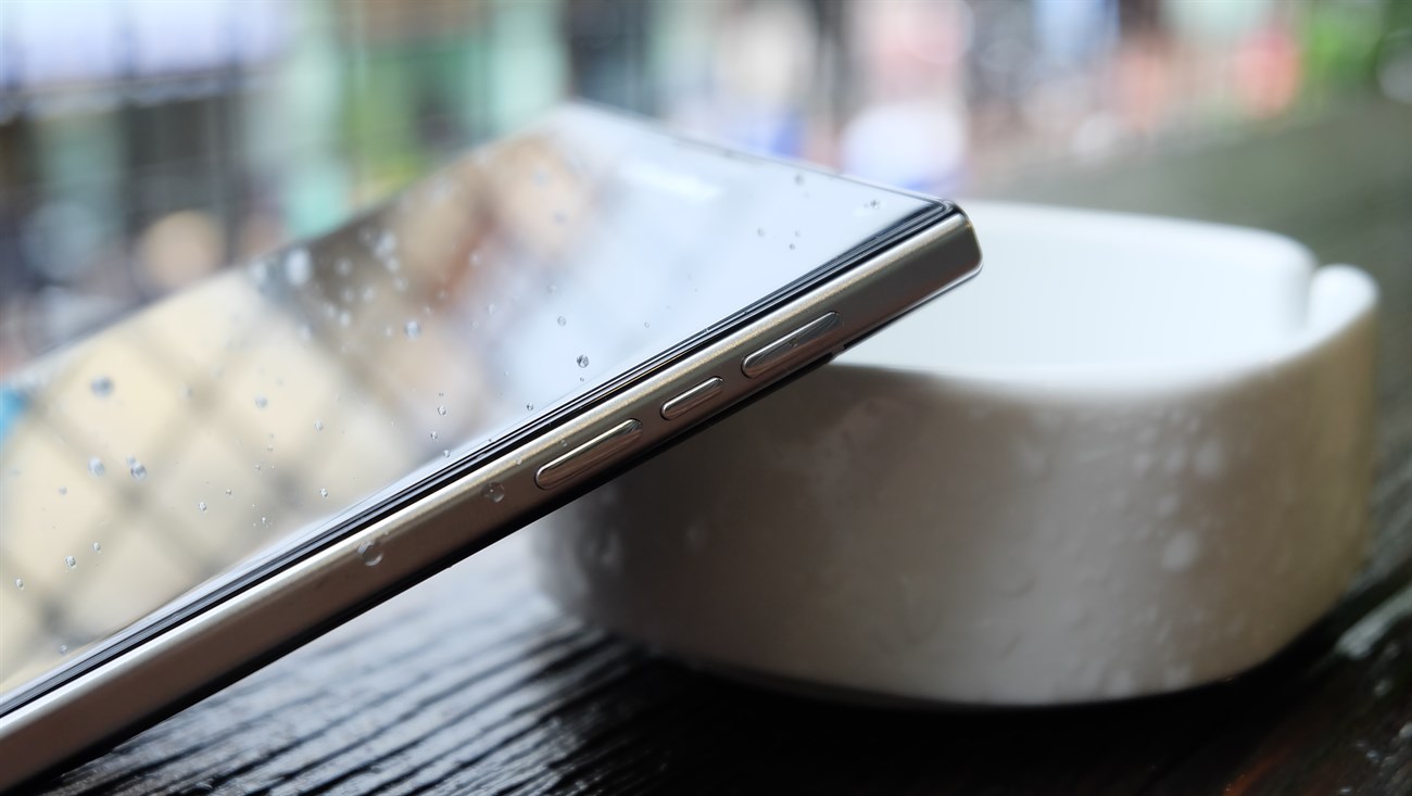 Trên tay nhanh hàng hot Blackberry Passport