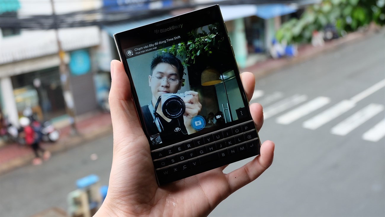 Trên tay nhanh hàng hot Blackberry Passport