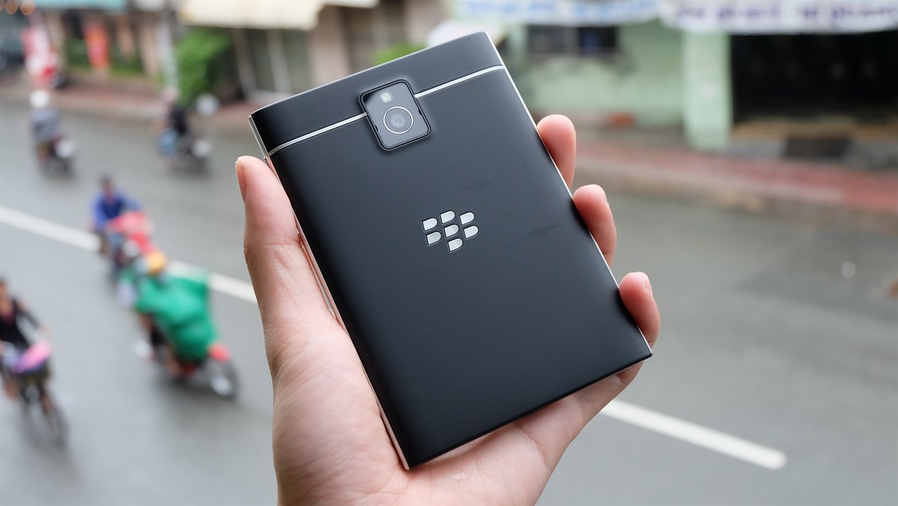 Trên tay nhanh hàng hot Blackberry Passport