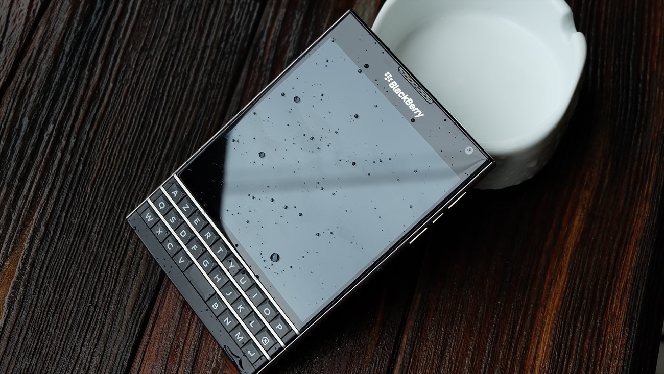 Trên tay nhanh hàng hot Blackberry Passport