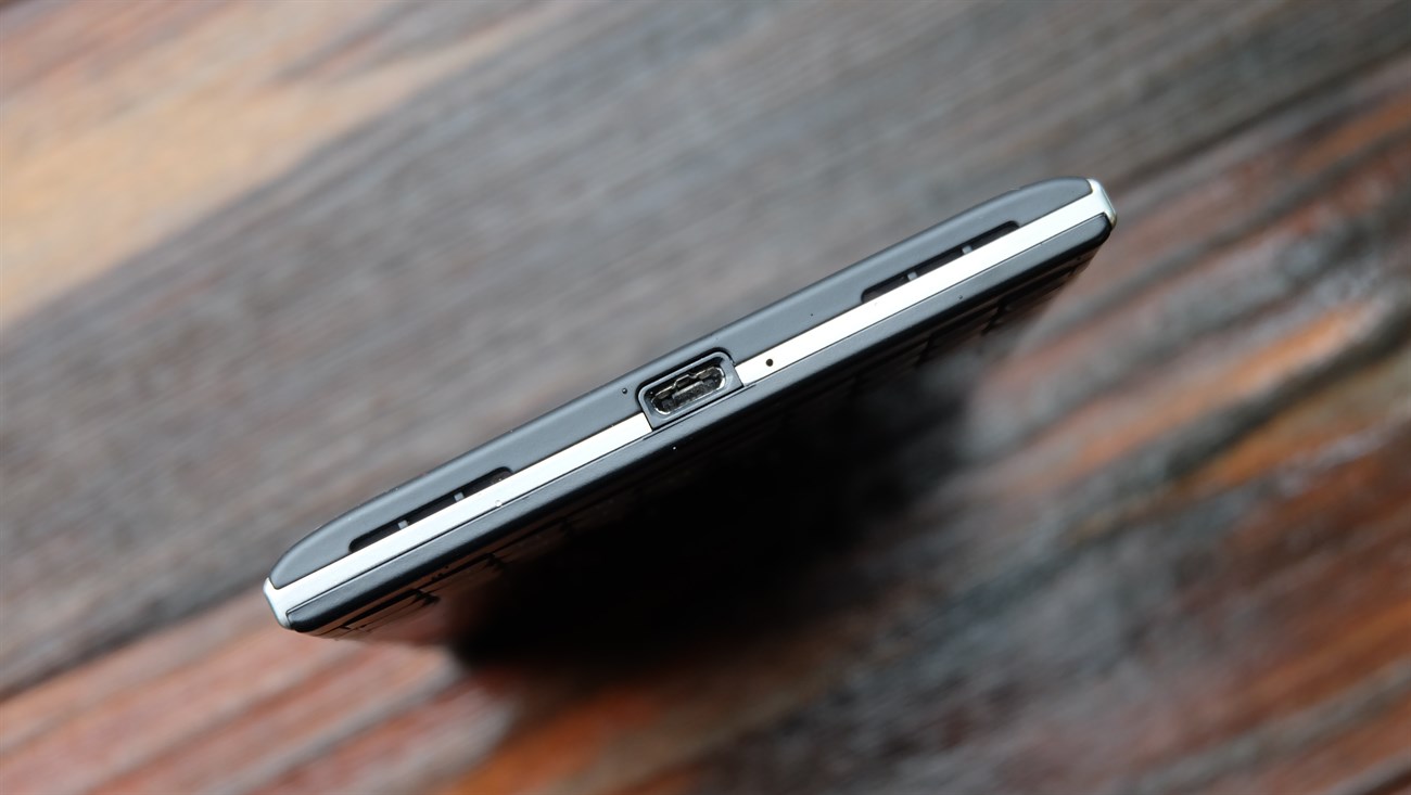 Trên tay nhanh hàng hot Blackberry Passport