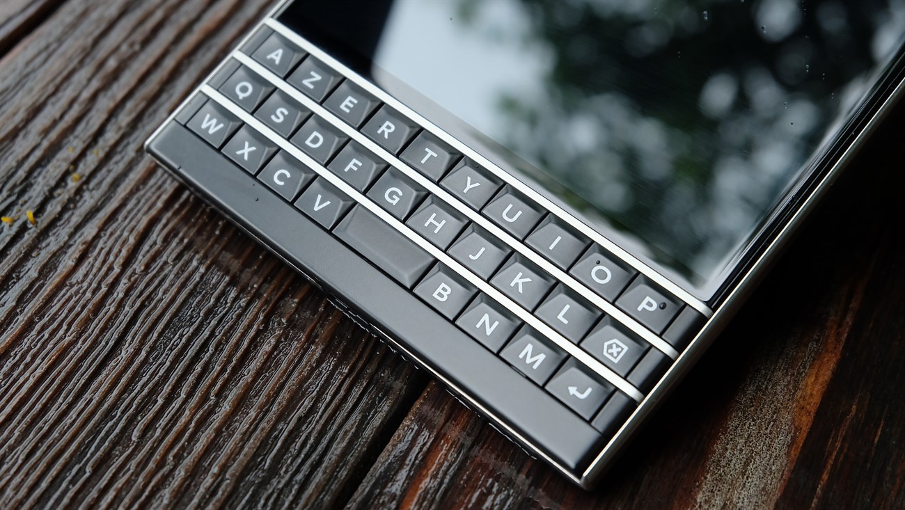 Trên tay nhanh hàng hot Blackberry Passport
