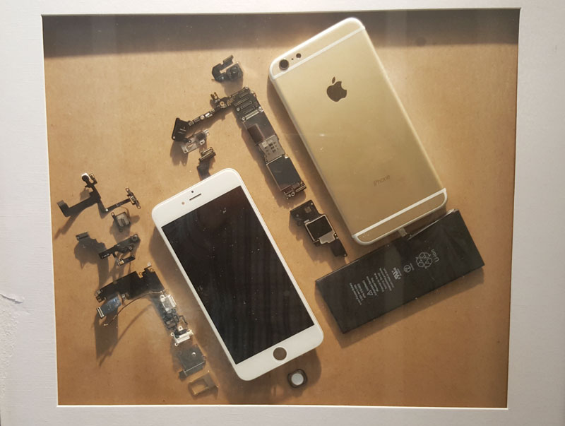 Độc đáo bộ sưu tập “xác” các đời iPhone ngay tại Hà Nội