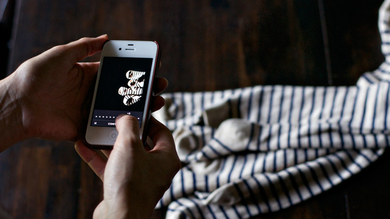 iPhone 4s nguyên seal về Việt Nam giá 3.2 triệu đồng