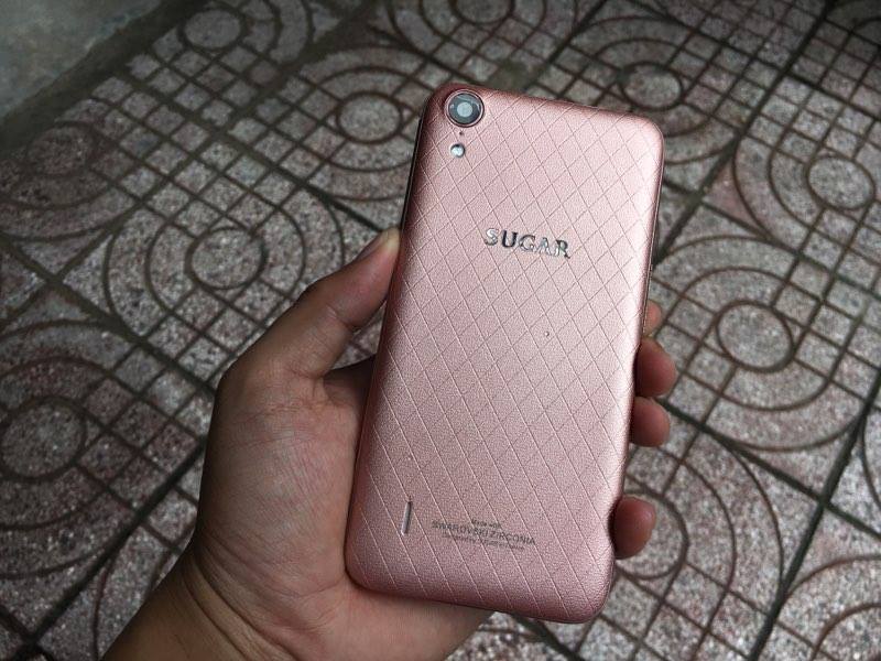 Mục sở thị bộ đôi smartphone đính kim cương cực độc của Sugar tại VN