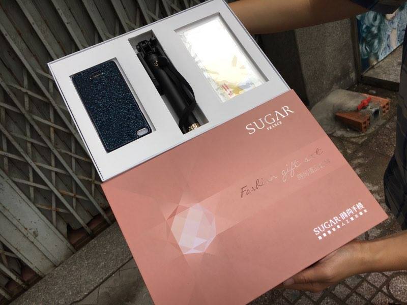 Mục sở thị bộ đôi smartphone đính kim cương cực độc của Sugar tại VN