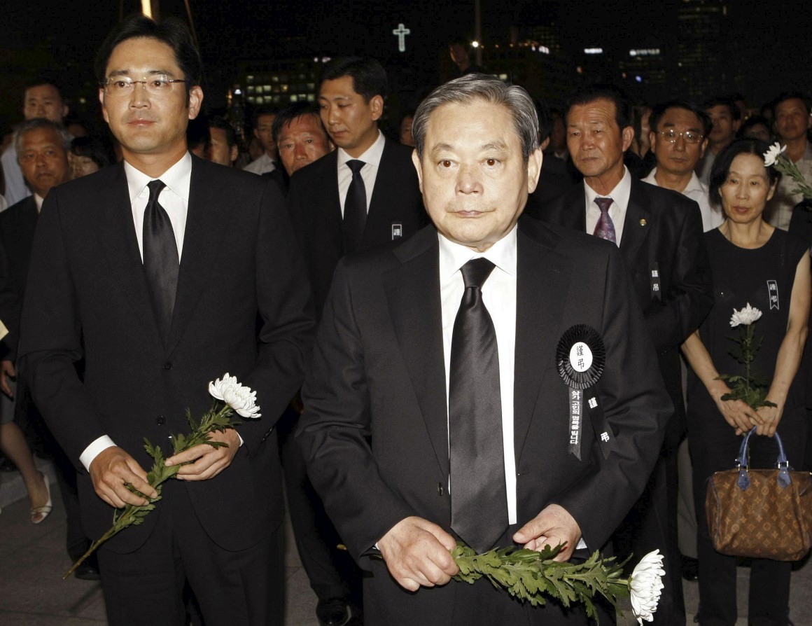 Hai cha con họ Lee: Lee Jae-yong và Lee Kun-hee Hai cha con họ Lee: Lee Jae-yong và Lee Kun-hee