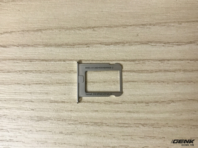 Mở hộp iPhone 4s chưa Active giá 3.2 triệu mới tràn về VN, có thêm adapter lạ