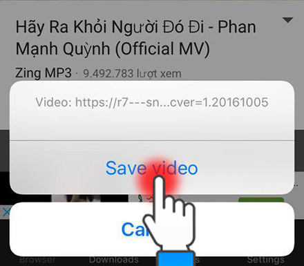 Chọn Save video ở thông báo hiện ra