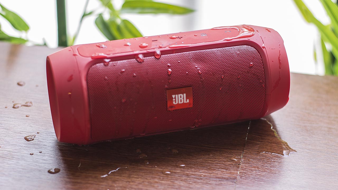 tren tay loa JBL Charge 2 plus