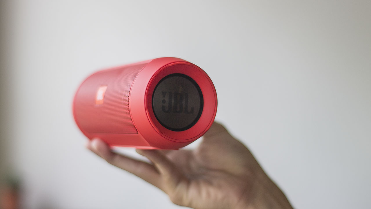tren tay loa JBL Charge 2 plus