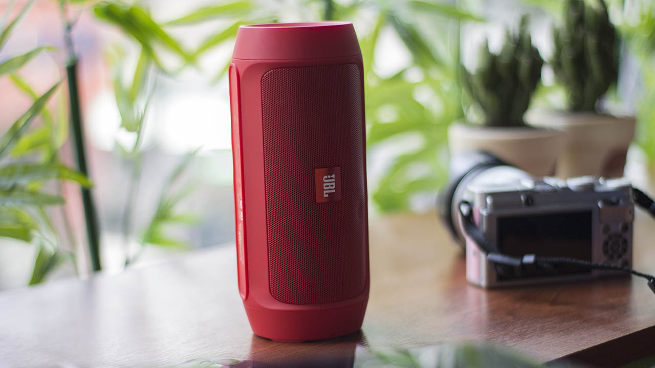 tren tay JBL Charge 2 Plus