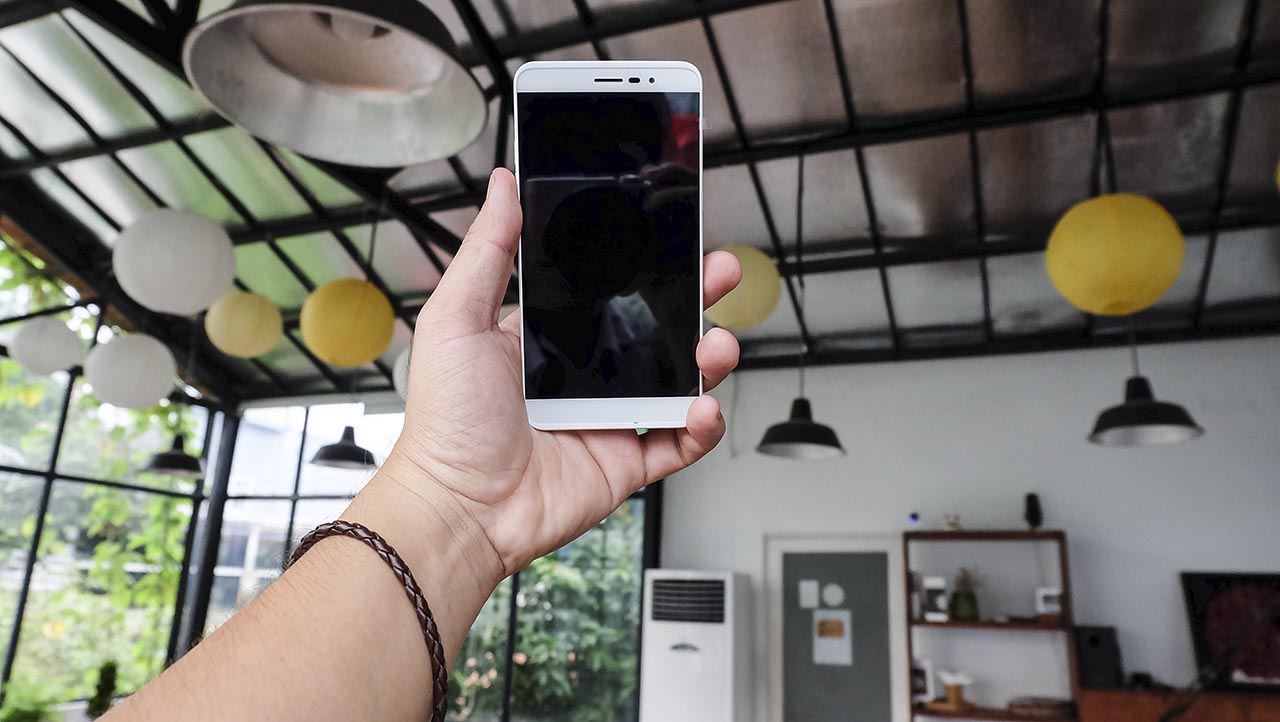 tren tay Coolpad Roar Plus