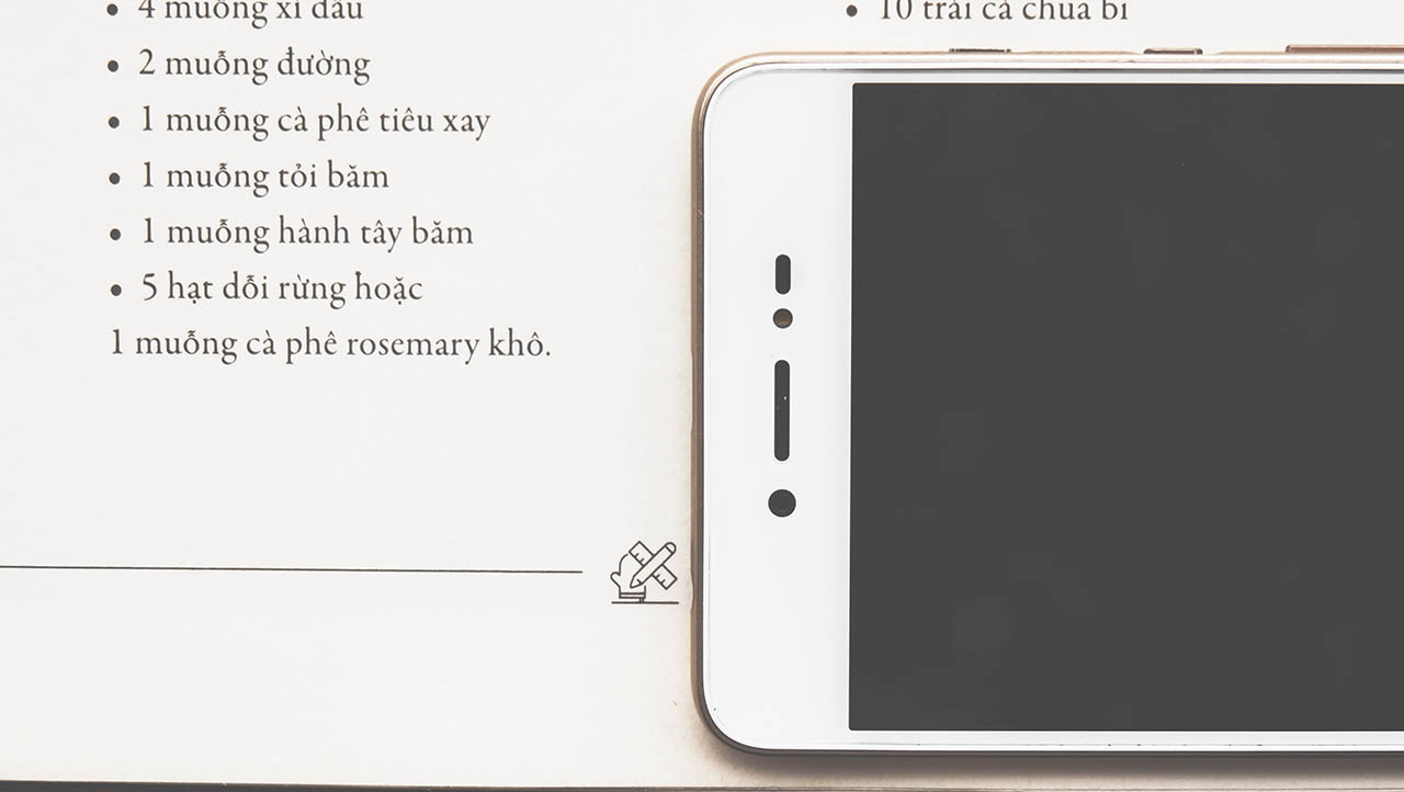 tren tay Mobiistar LAI Yuna X tren tay Mobiistar LAI Yuna X