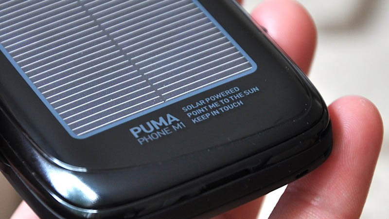 Thách thức lớn nhất là kích thước giới hạn của phía sau (phần nắp lưng) điện thoại, nó hạn chế mức độ mà pin có thể được sạc Thách thức lớn nhất là kích thước giới hạn của phía sau (phần nắp lưng) điện thoại, nó hạn chế mức độ mà pin có thể được sạc