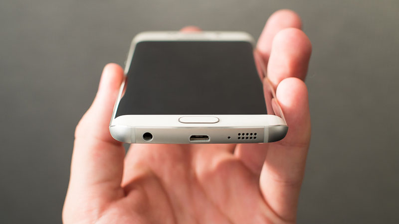 galaxy-s6-edge-bottom galaxy-s6-edge-bottom