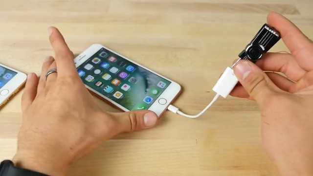 Bị sốc nguồn, iPhone 7 Plus hay Note 7 sẽ nổ trước?