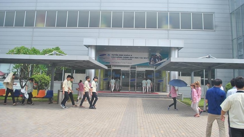 Công nhân Samsung Việt Nam trong giờ nghỉ trưa Công nhân Samsung Việt Nam trong giờ nghỉ trưa