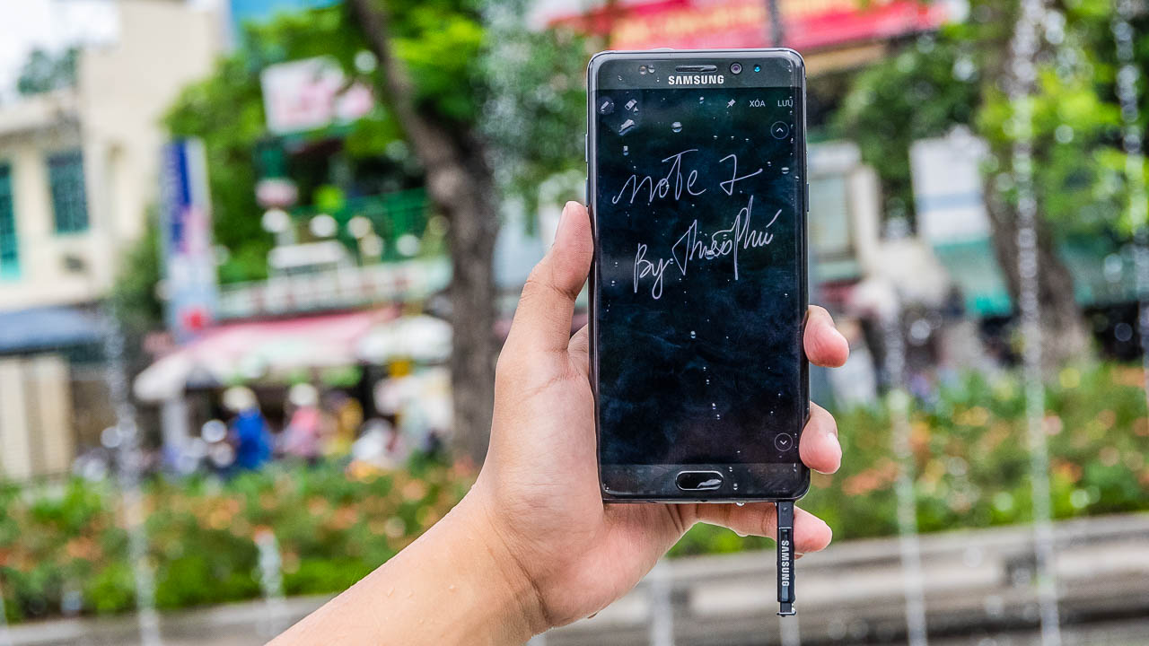 S7 Edge: Có xứng đáng làm kẻ thay thế Note 7