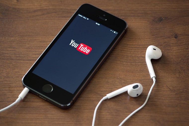 Vừa nghe nhạc trên youtube vừa làm việc khác trên iPhone