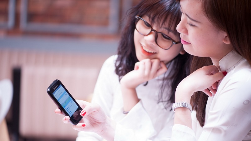Sinh viên được đổi điện thoại 2G lấy smartphone 3G
