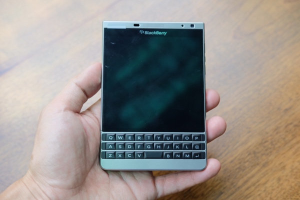 BlackBerry Passport Sliver xách tay có giá chỉ 6.6 triệu đồng BlackBerry Passport Sliver xách tay có giá chỉ 6.6 triệu đồng